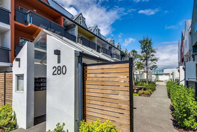Modern 3-Bedroom Oasis in Central Christchurch