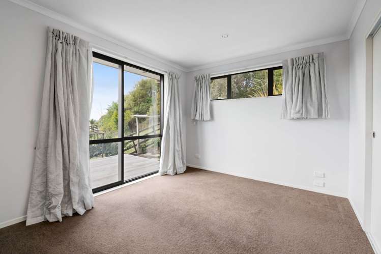 20 Roberts Road Matakatia Bay_23