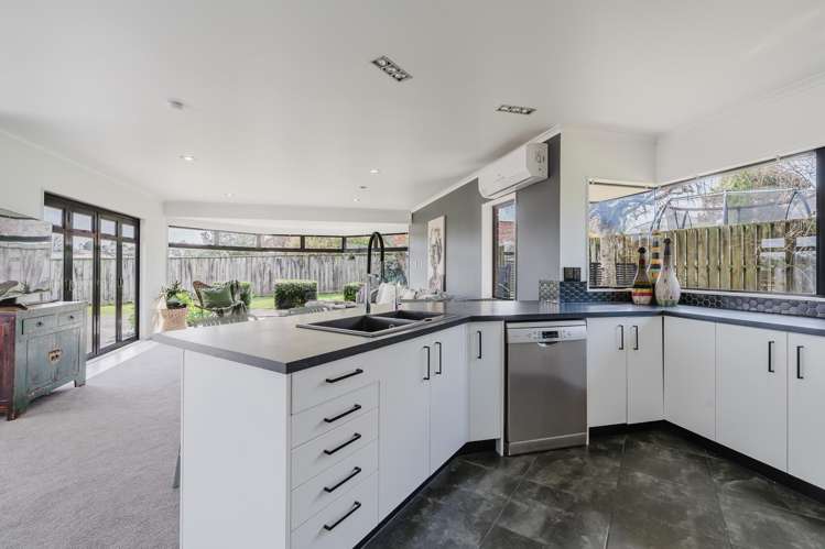 12 Sunny Dale Western Heights_5