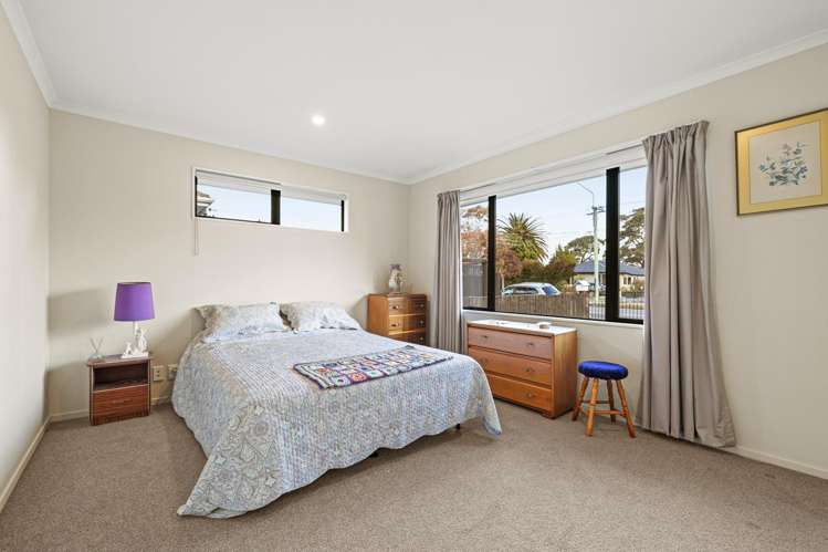 241 Breezes Road Aranui_8