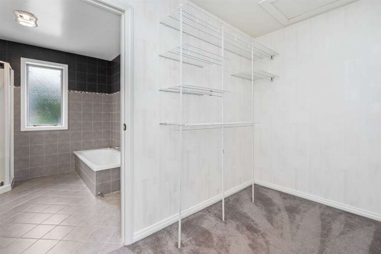 14 Dundas Road Riverside_25