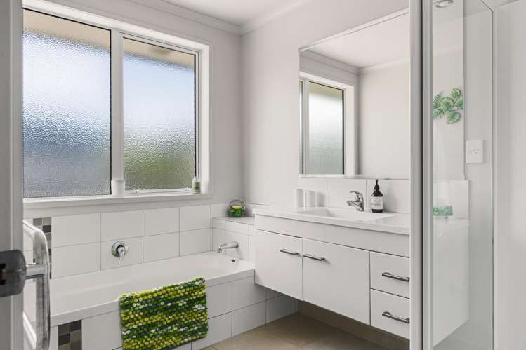 33 Hamilton Drive Wainui_16