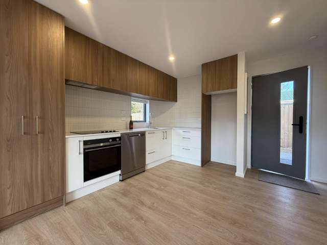 Brand-New, Sunny 2-Bedroom Townhouse with Private Deck in St Albans