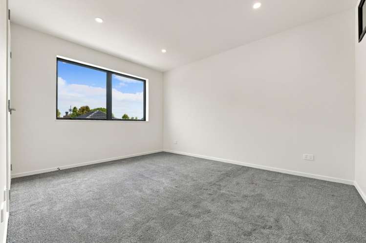 Units 1-3/48 Roberts Road Te Atatu South_11
