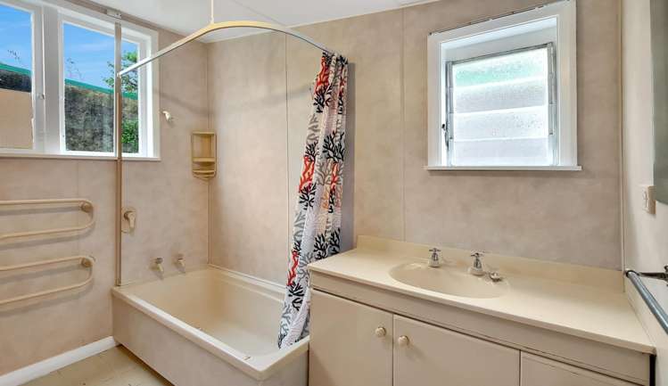 529 Broadway Strathmore Park_13