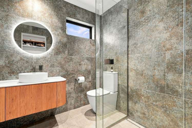 33 Lax Crescent Leigh_40