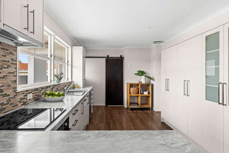 218 Sunnybank Crescent Camberley_6