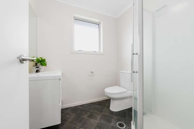 25 Chiefs Court Hamilton East_11