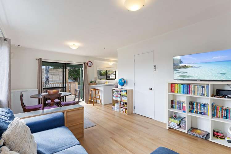 6A Parakai Street_5