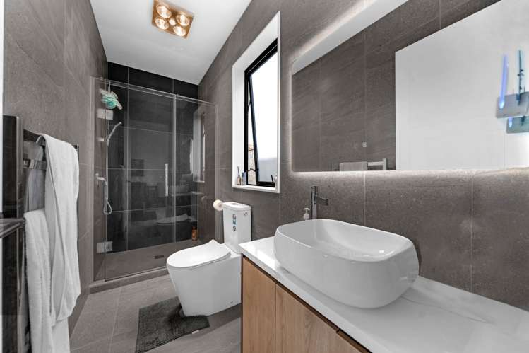 2A Ballyalton Crescent Flat Bush_24