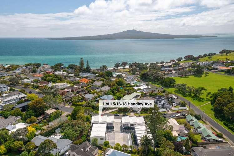 16-18 Handley Avenue Narrow Neck_17