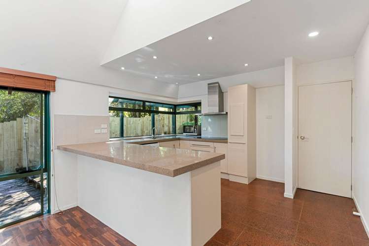 71 Attwood Road Paremoremo_19