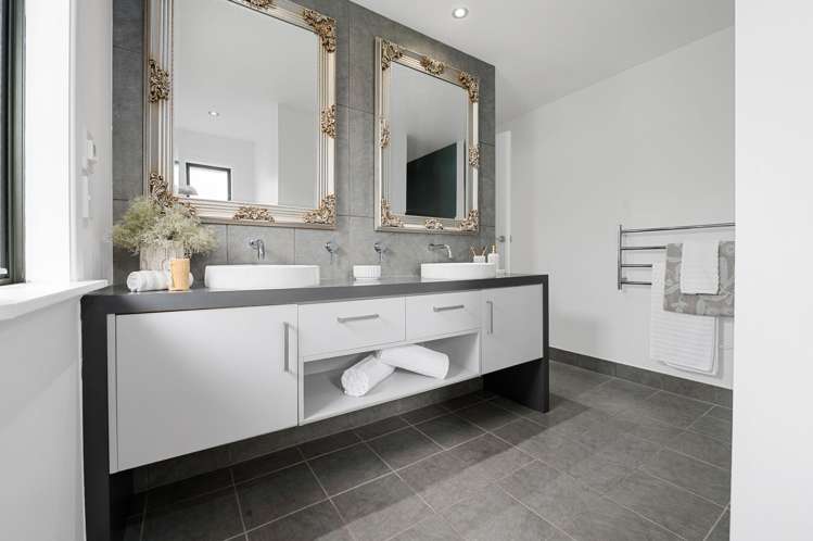 66 Palliser Drive Huntington_15