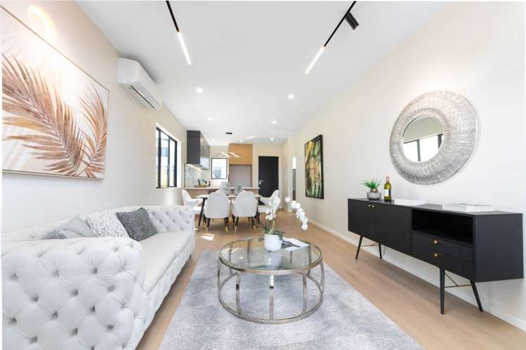 16 Greenbrier Street Westgate_13