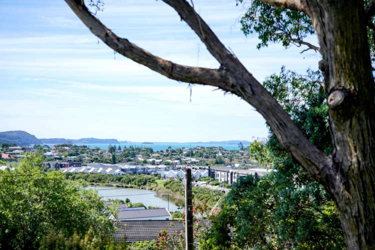 3 Tawhana Crescent Red Beach_17