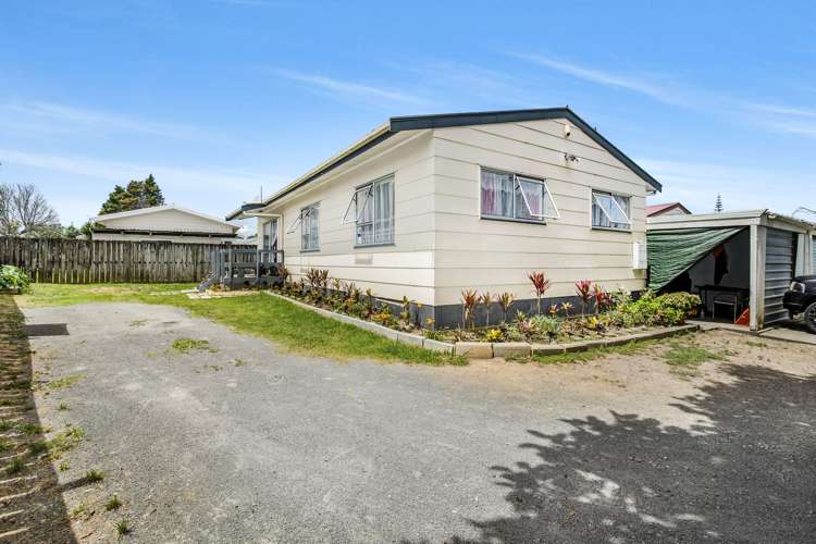 2/2 Hatherley Place Clendon Park_10