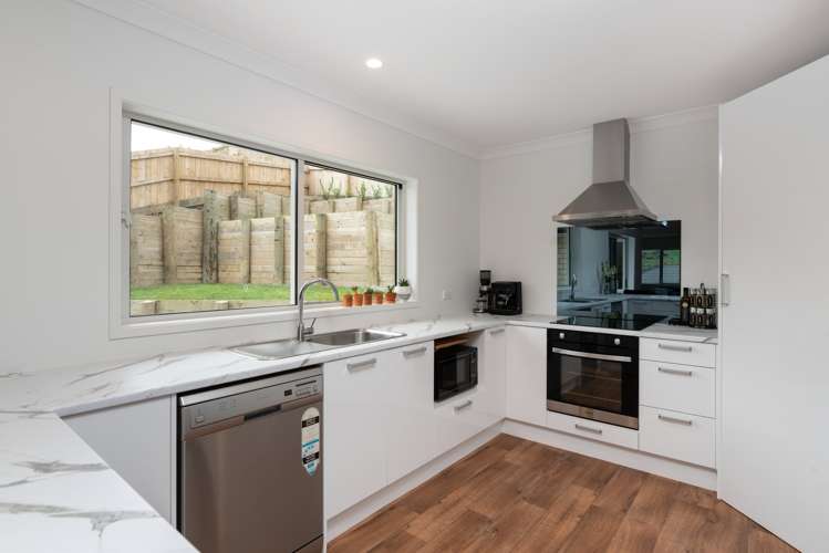 16 Antrim Glade Welcome Bay_9