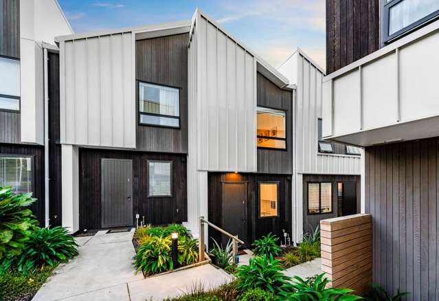 Modern, Stylish & Minutes from the Beach