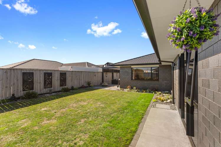 32 Honeyfield Drive Whalers Gate_19