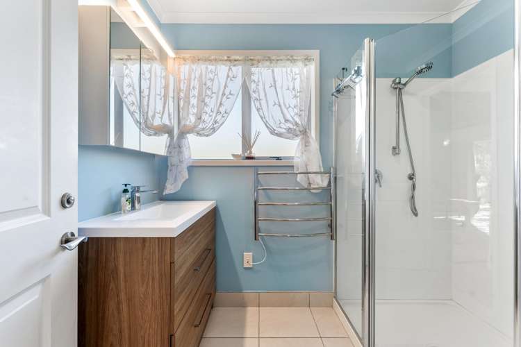 1279 Whangaparaoa Road Gulf Harbour_21