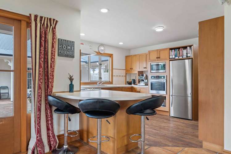 764 Courtenay Road Charing Cross_13