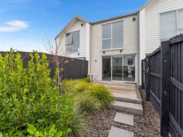 Stylish, Spacious & Immediately Available