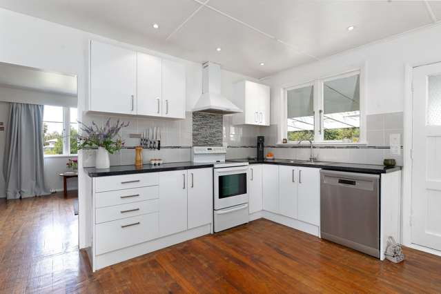 46 Woodward Street East Featherston_4