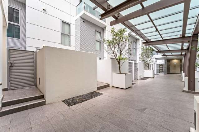 Modern City Apartment with Carpark & Facilities