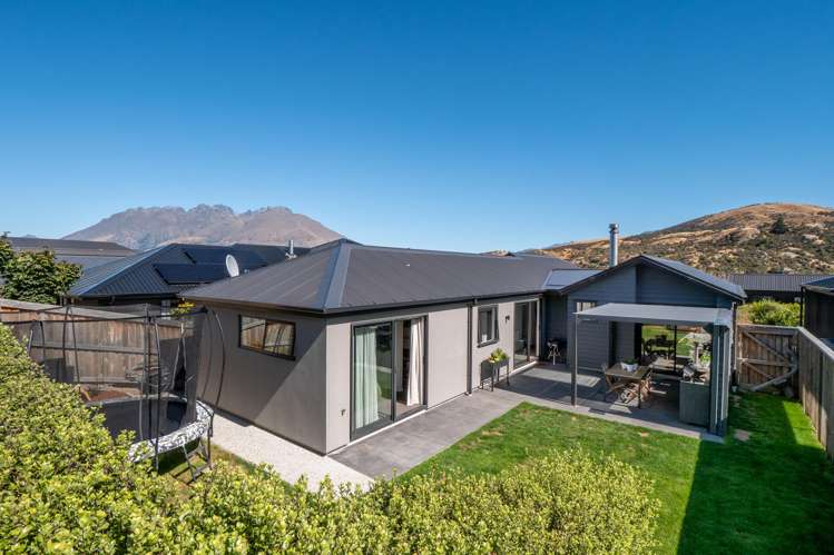 11 Howden Drive Jacks Point_2