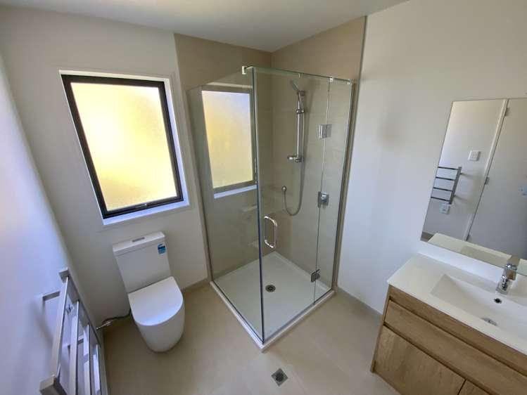 1/25 Vodanovich Road Te Atatu South_5