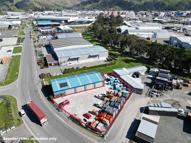 Tidy & Secure Yard Plus Office For Lease