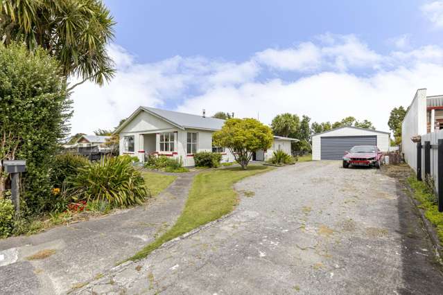 QUIET STREET, BIG SECTION, ENDLESS POTENTIAL!