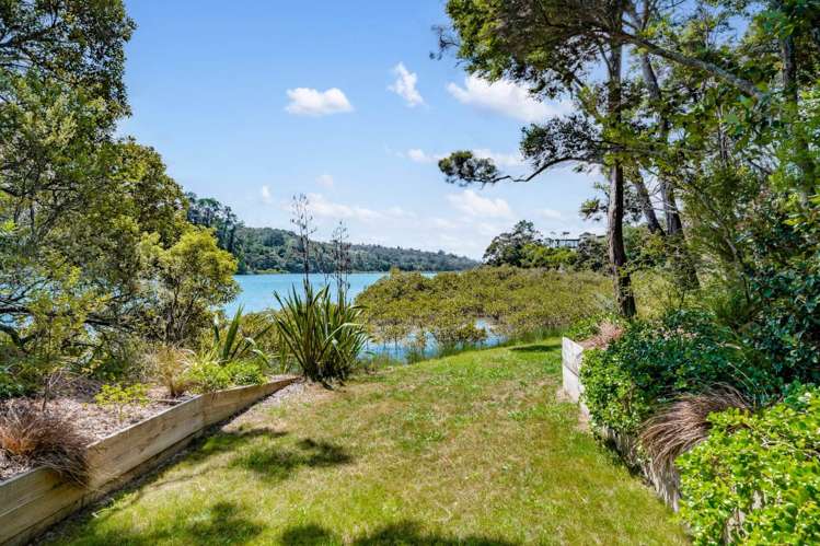 14 Oscar Road Greenhithe_46