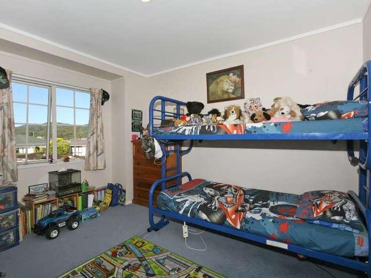 33 Grimsby Grove Wainuiomata_4