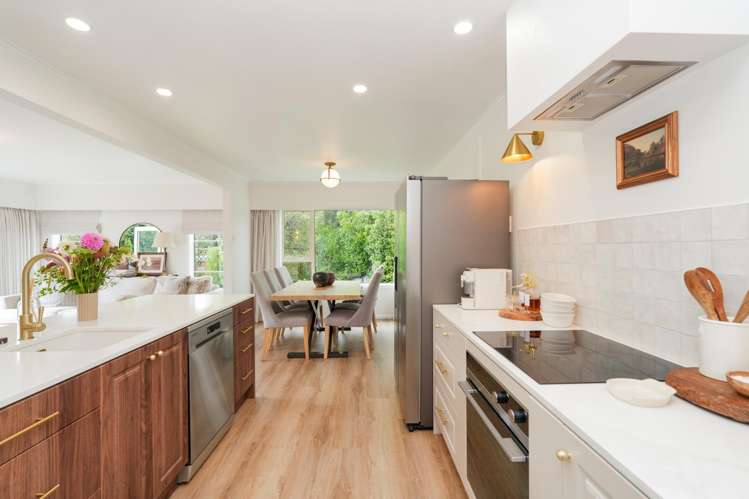 26 Black Road Otatara_12