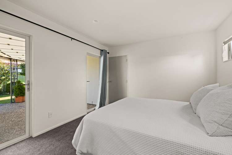 2 Queens Walk Taradale_12