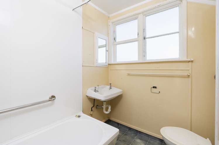 136 Riselaw Road Calton Hill_14