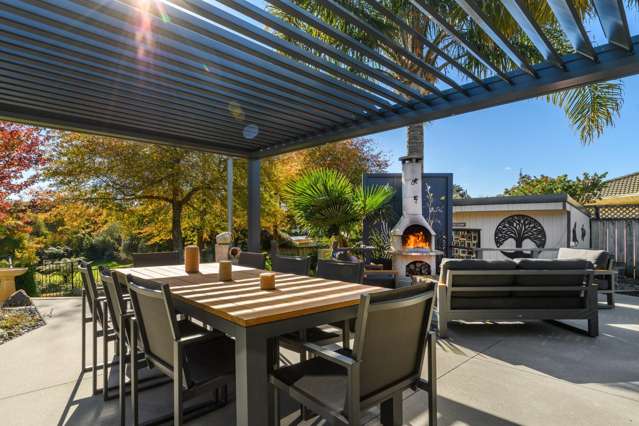 Stylish Family Oasis with Pool, Spa & Outdoor Fire