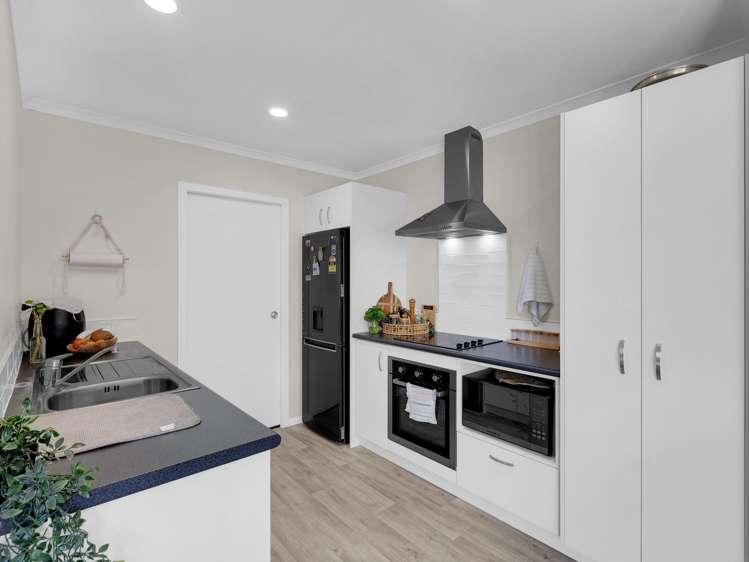 33B Saxbys Road Glenview_7