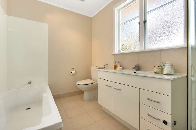 35 Wright Road Point Chevalier_11