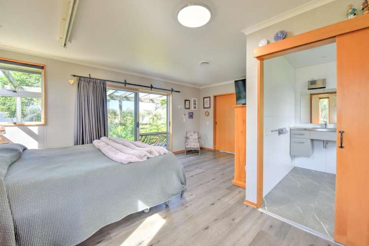 56 Racecourse Road Gore Surrounds_13