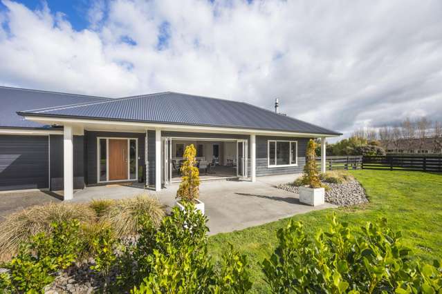 LIFESTYLE MEETS TOWN CONVENIENCE