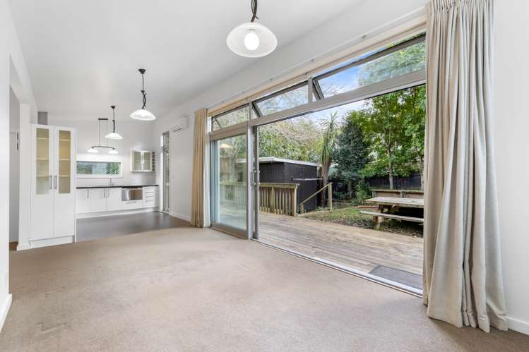 2/49B Lancaster Road Beach Haven_4
