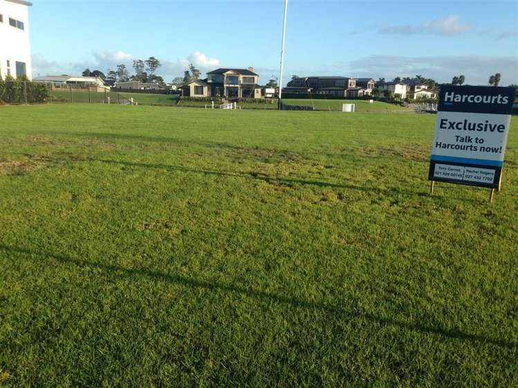 15 Fred Carr Place One Tree Point_2