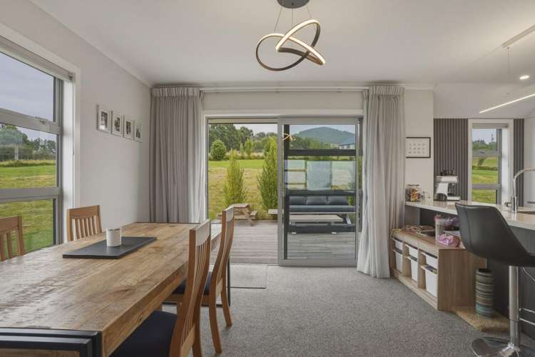 212 McMaster Road Saddle Hill_10