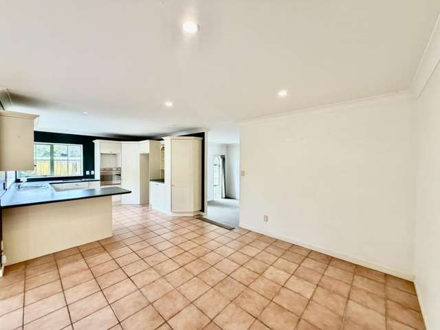 22 Bob Charles Drive 2348_2