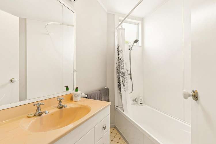 5 Erskine Close Island Bay_12