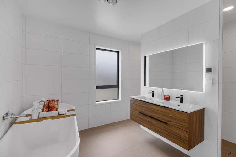 62 Donegal Park Drive Flat Bush_12