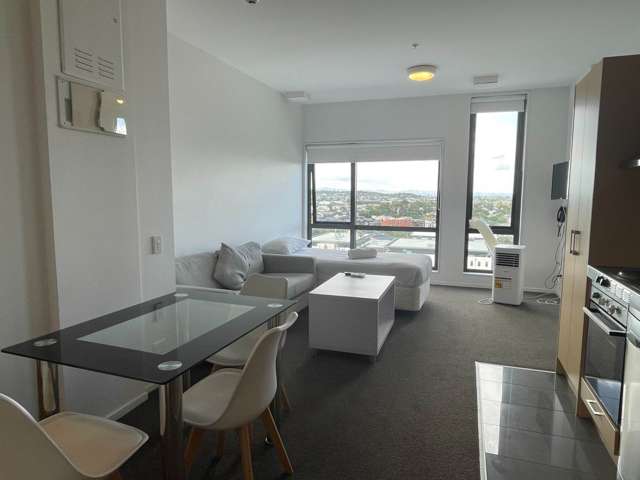 Great Location, Stunning Views on the 10th Floor