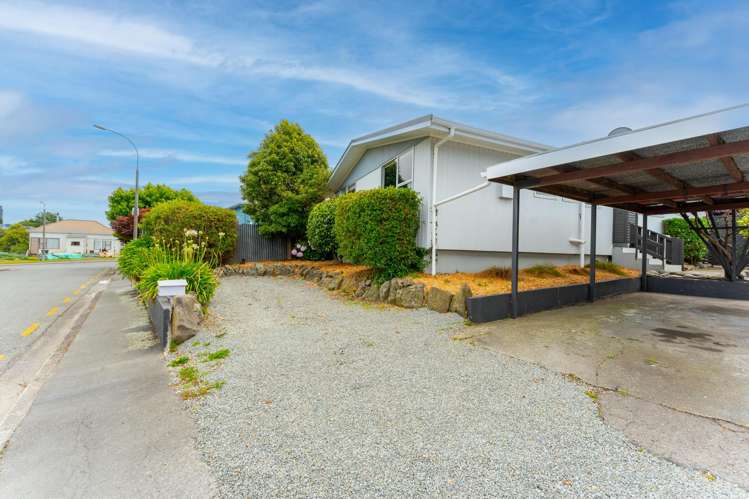 2/23 Baker Street West End_19